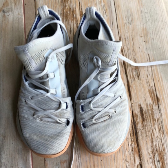 grey stephen curry shoes